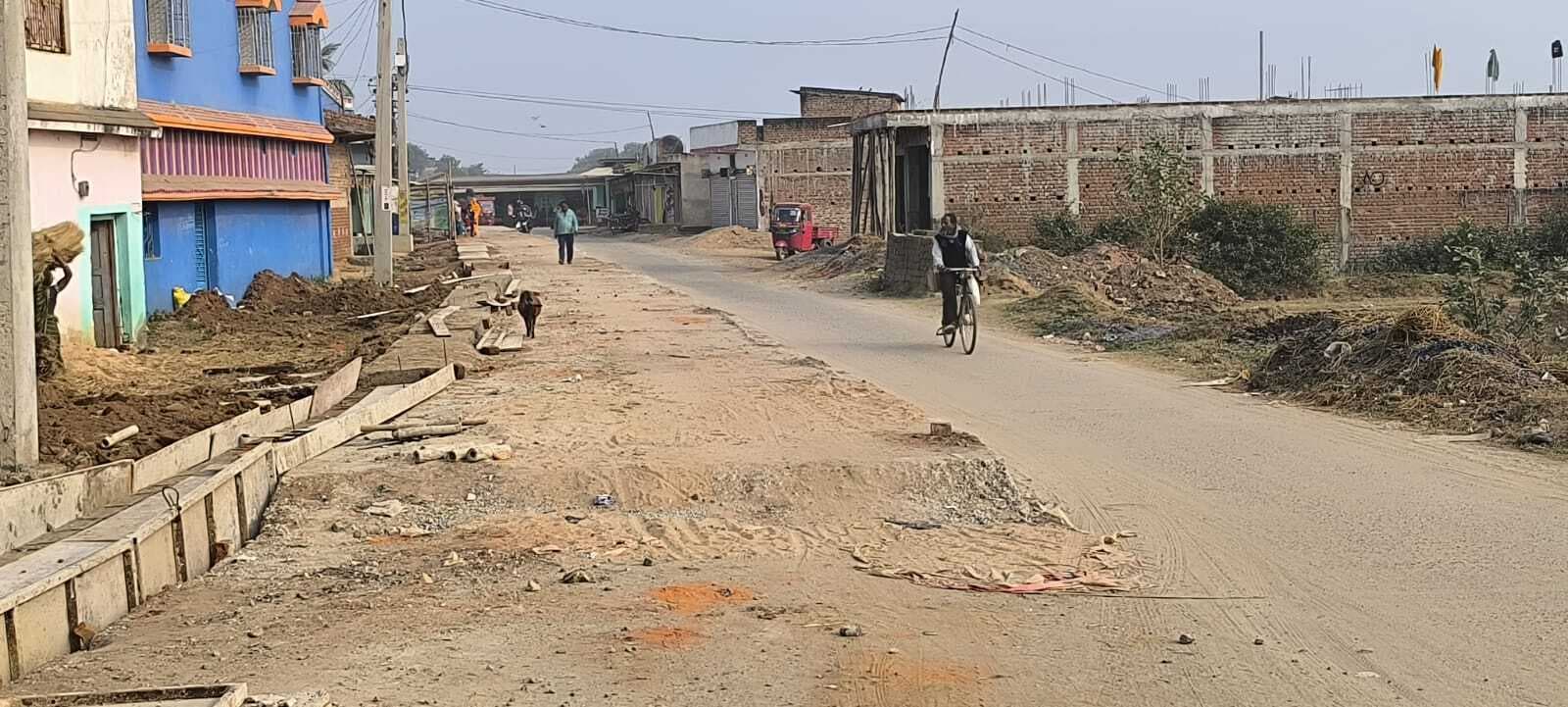 भू अर्जन विभाग से राशि नहीं मिलने से रैयतों में आक्रोश