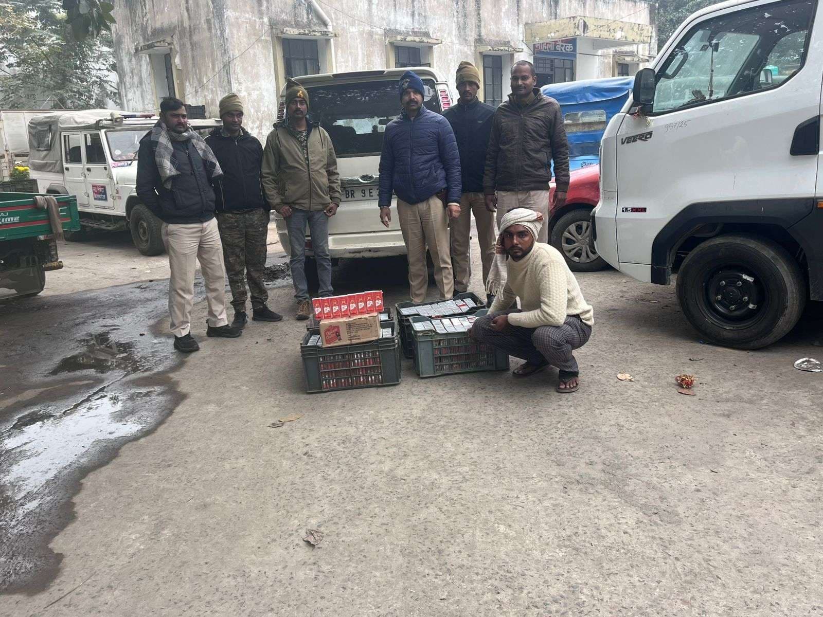 शराब के साथ तीन तस्कर गिरफ्तार, 272 लीटर शराब बरामद