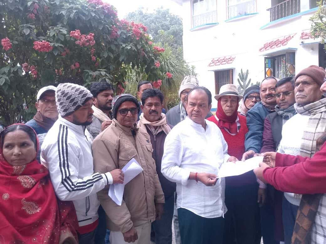 पैक्स अध्यक्षों ने मांगों को लेकर मंत्री को सौंपा ज्ञापन