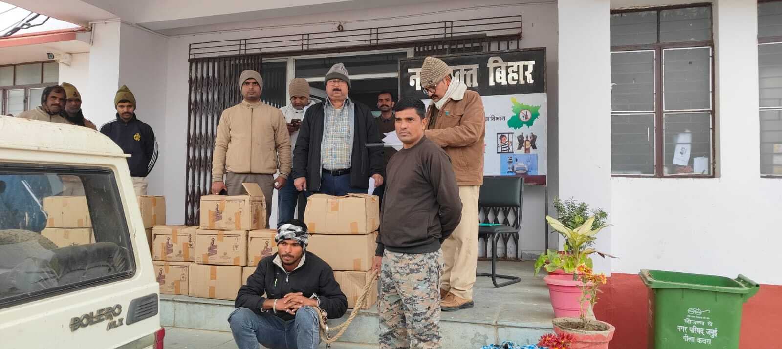 भारी मात्रा में अंग्रेजी शराब के साथ बोलेरो जब्त, चालक गिरफ्तार