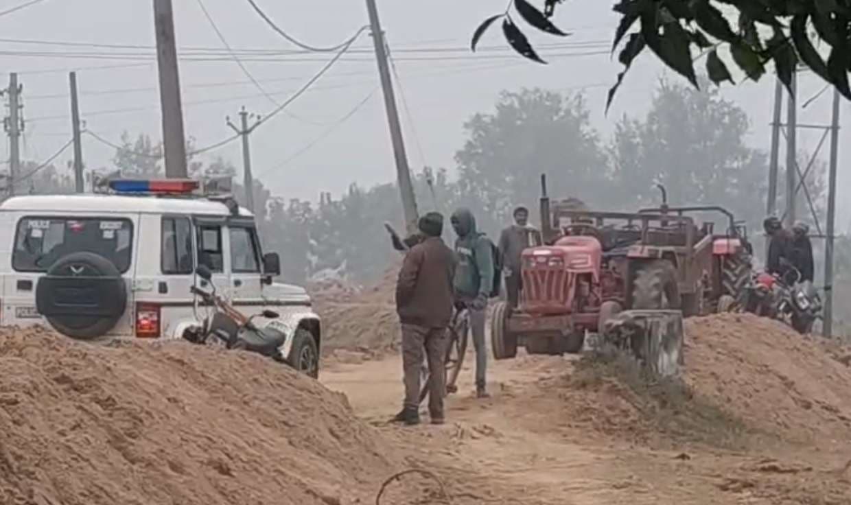 अवैध बालू की तस्करी में लिप्त तीन ट्रैक्टर जब्त, चालक फरार