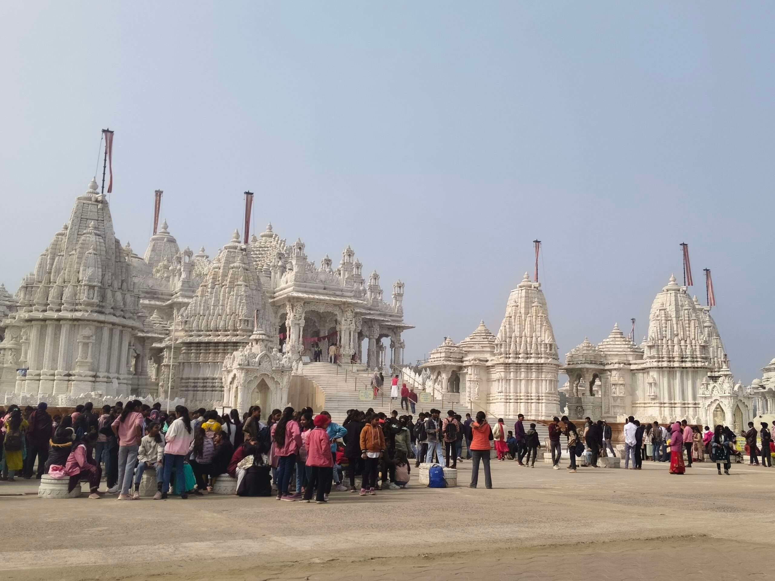 Giridih News :पारसनाथ में उमड़ रही है लोगों की भीड़