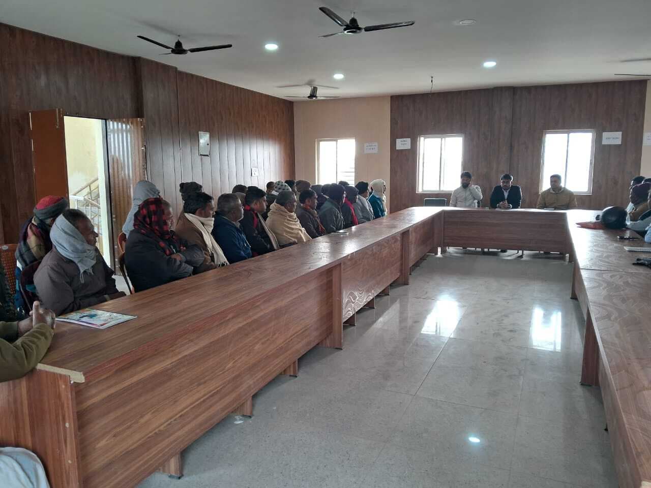 Madhubani News : डीलरों लाभुकों को इ -केवाइसी कराने के लिए करें प्रेरित