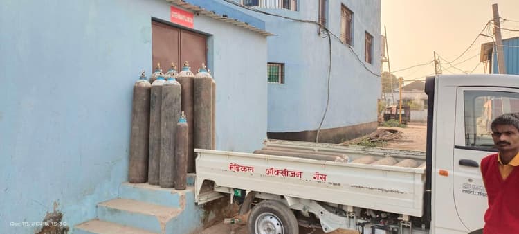 Madhubani News : ऑक्सीजन प्लांट के बाद भी जंबो सिलेंडर पर खर्च की जा रही राशि
