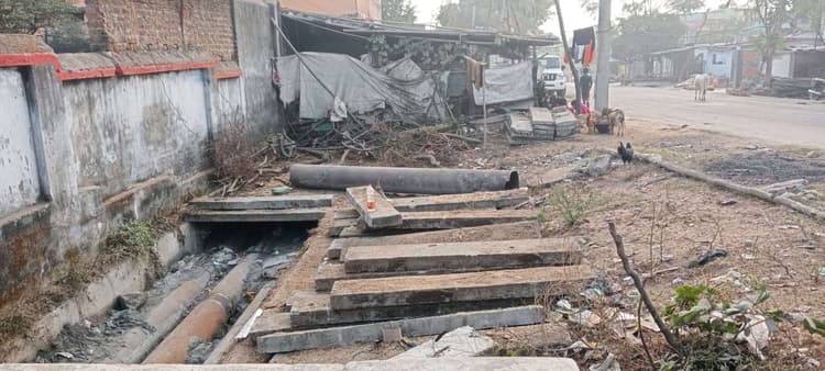 Bokaro News : अतिक्रमण से मरम्मत कार्य में हो रही परेशानी