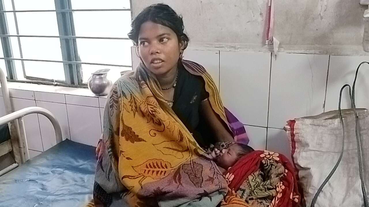 अस्पताल में प्रसव के बाद बदला बच्चा, हंगामा