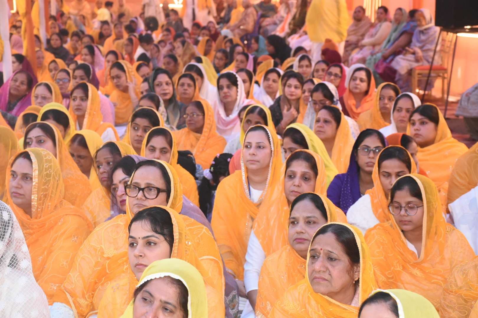 Dhanbad News: गुरु के दरबार में बंदों ने टेका मत्था, सबद कीर्तन से निहाल हुए संगत