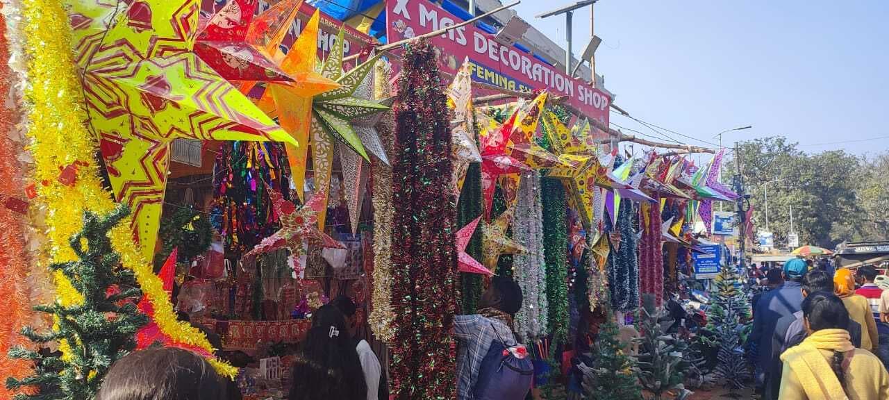 क्रिसमस को लेकर बढ़ी बाजार की रौनक