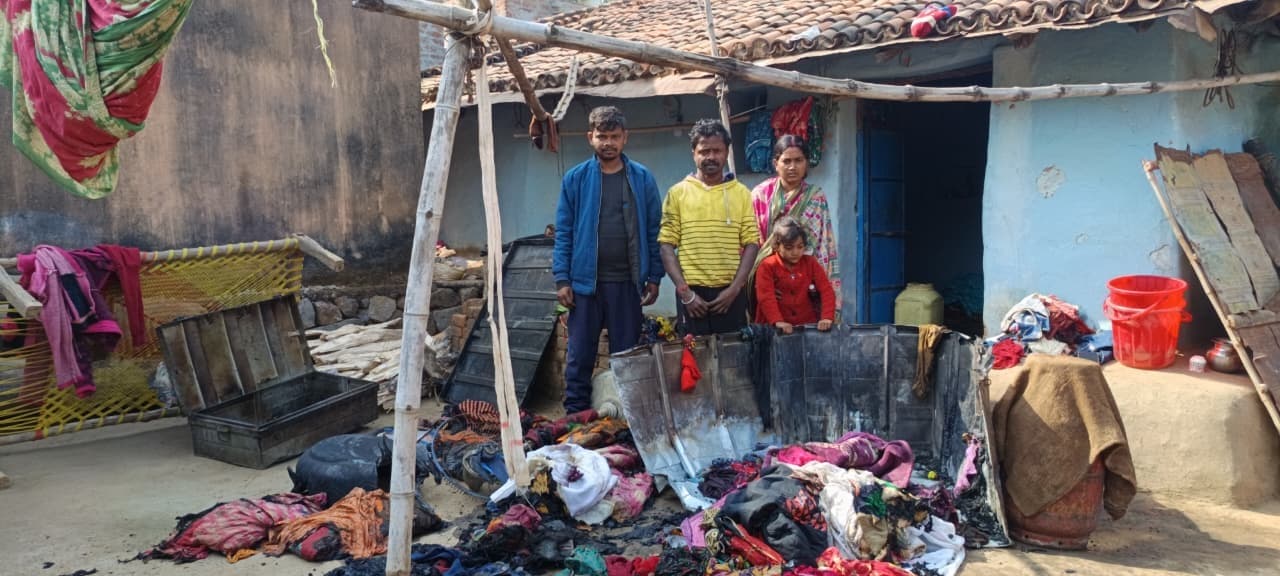 घर में लगी आग, नकदी समेत लाखाें के सामान जले