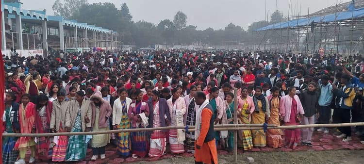 राजेंद्र स्टेडियम में धूमधाम से मना संथाली भाषा विजय दिवस सह सोहराय मिलन समारोह