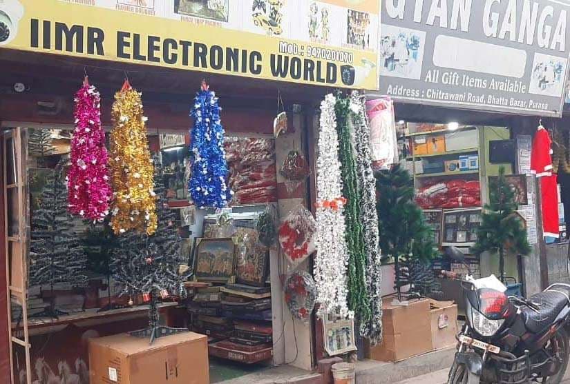 सज गया क्रिसमस का बाजार, सांता क्लॉज, टोपियों की हो रही शॉपिंग
