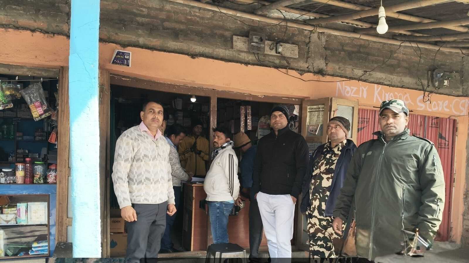 दवा दुकान में छापेमारी कर 78 प्रकार की दवा जब्त