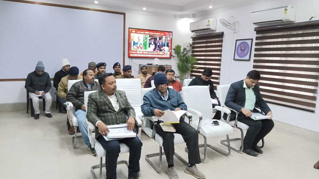 सड़क सुरक्षा को लेकर हुई जिलास्तरीय बैठक, दुर्घटनाओं की रोकथाम पर जोर