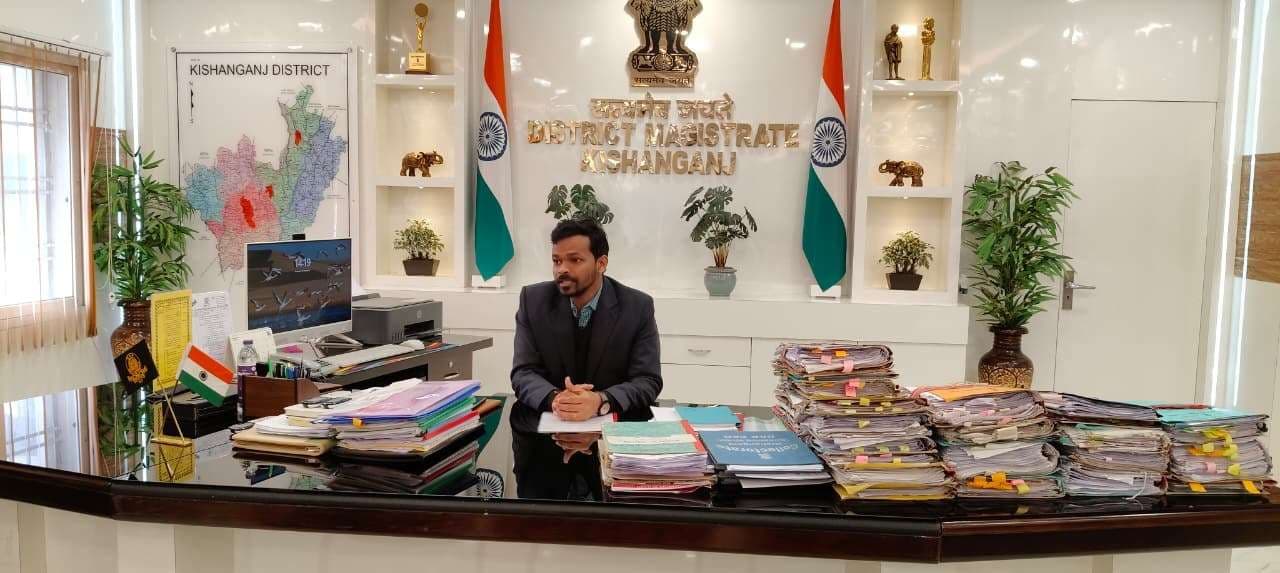 चपाती गांव का भ्रमण कर कार्यप्रणाली को समझें : डीएम