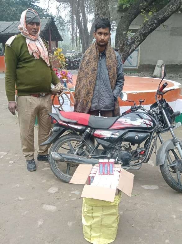 बाइक से ले जायी जा रही 180 बोतल शराब जब्त, तस्कर गिरफ्तार
