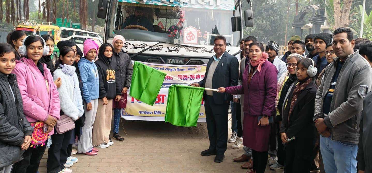 राज्य स्तरीय युवा उत्सव में भाग लेने को रवाना हुए 34 कलाकारों का दल