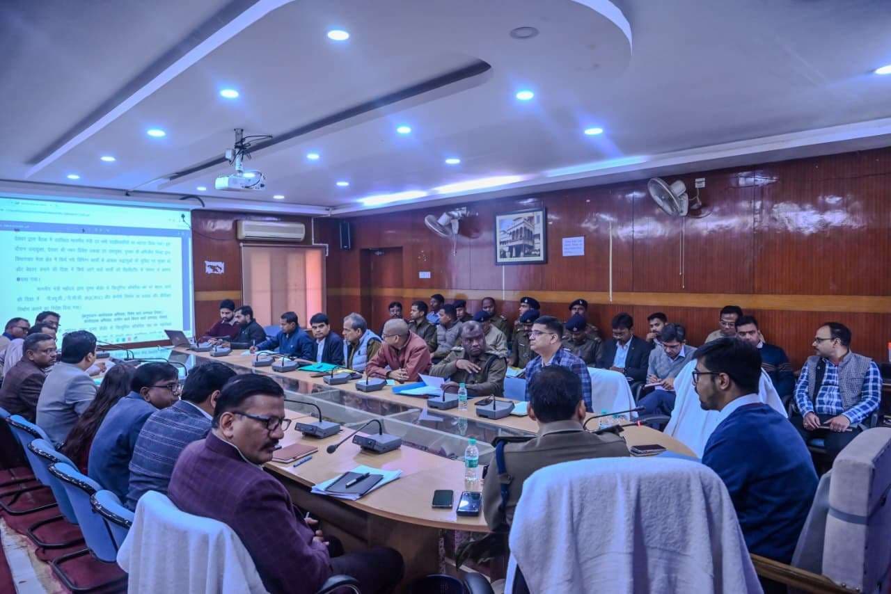 Deoghar News : यातायात और अवैध खनन पर सख्ती, नियम तोड़ने वालों पर होगी निरुद्ध कार्रवाई