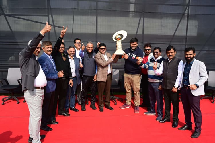 Sayed Mushtaque Ali Trophy reached to jamshedpur : सैयद मुश्ताक अली ट्रॉफी पहुंची शहर, जोरदार स्वागत