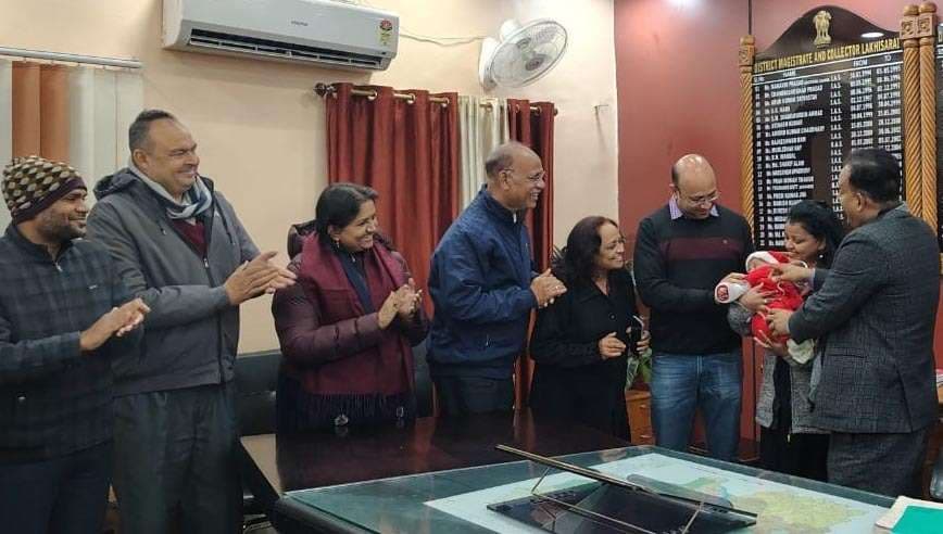 आवासित बालिका परी को मिला माता-पिता का छाया