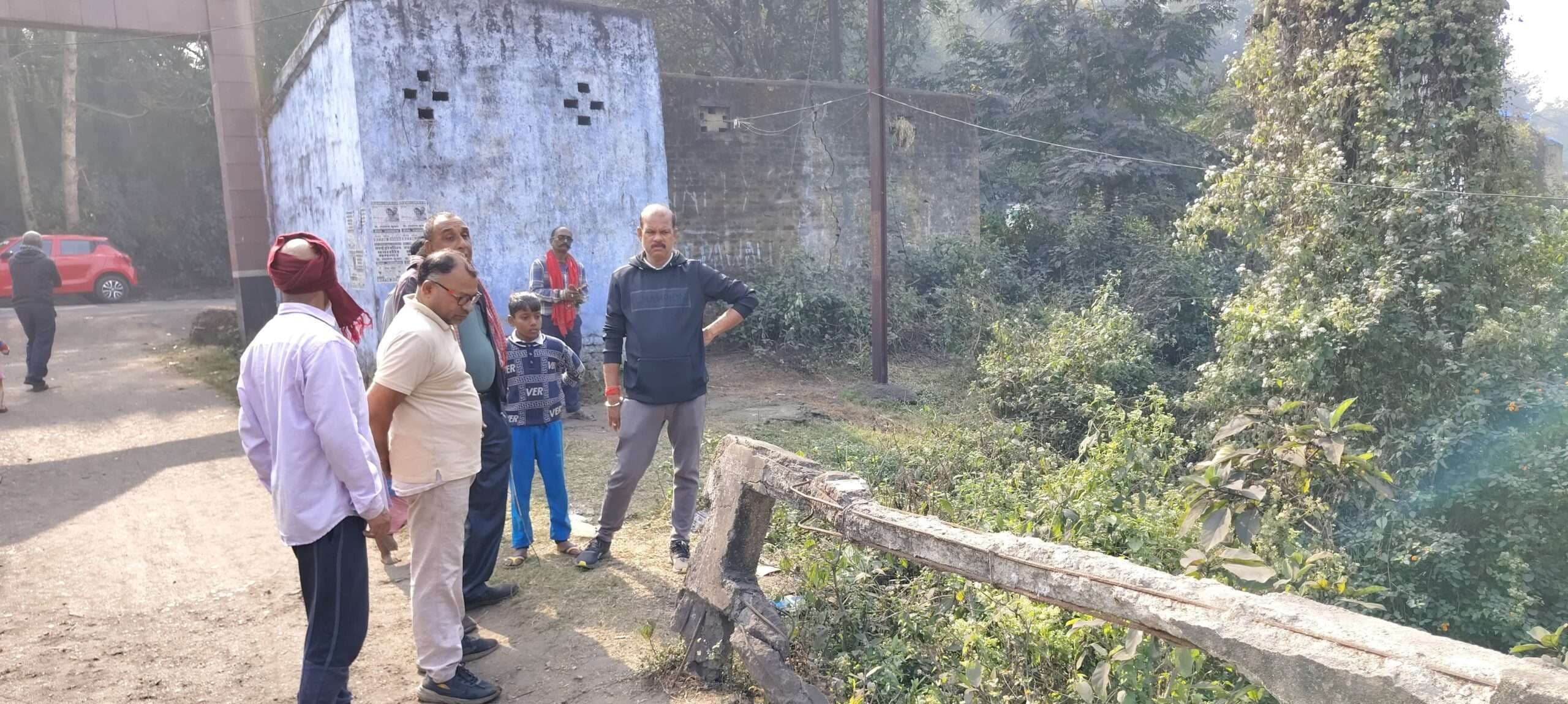 Bokaro News : जर्जर पुलिया से गिरी गाय