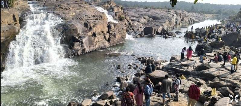 Giridh News :जिले के पर्यटन स्थल पर उमड़ने लगी भीड़