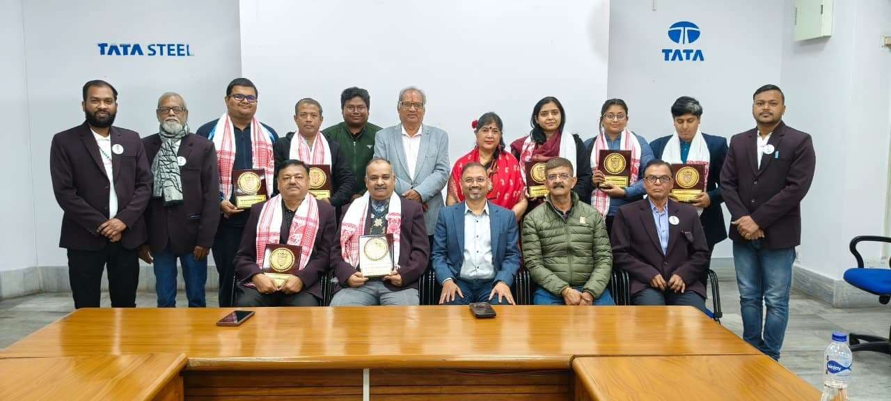 East singhbhum district chess association felicitated arbiters:   जिला शतरंज संघ ने इंटरनेशनल ऑर्बिटर को किया सम्मानित