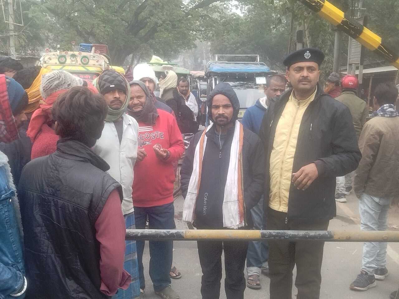 महेशखूंट में ऑटो चालक ने तोड़ा केबिन का बूम, गिरफ्तार