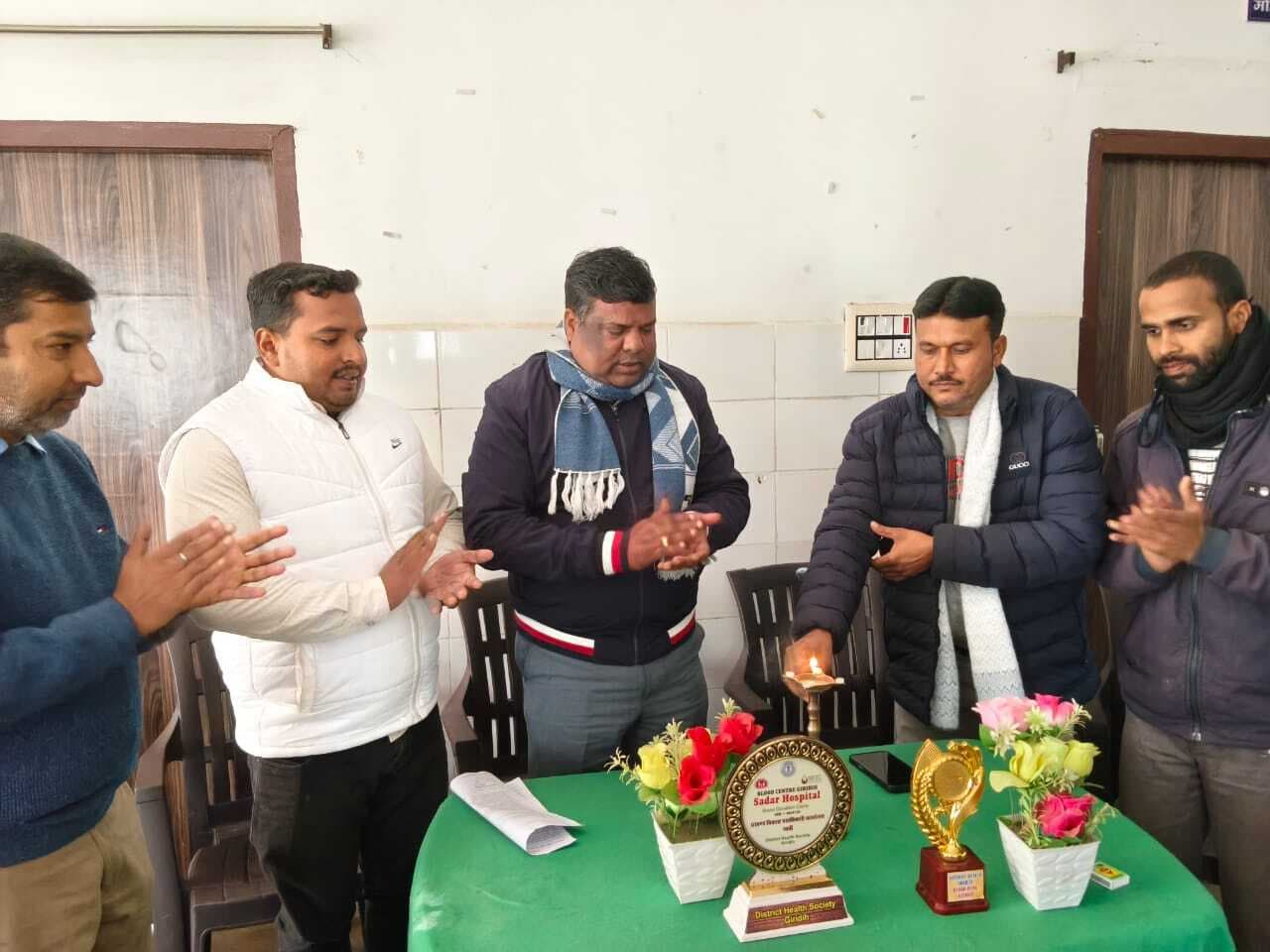 Giridh News :रक्तदान शिविर में 13 यूनिट रक्त संग्रह