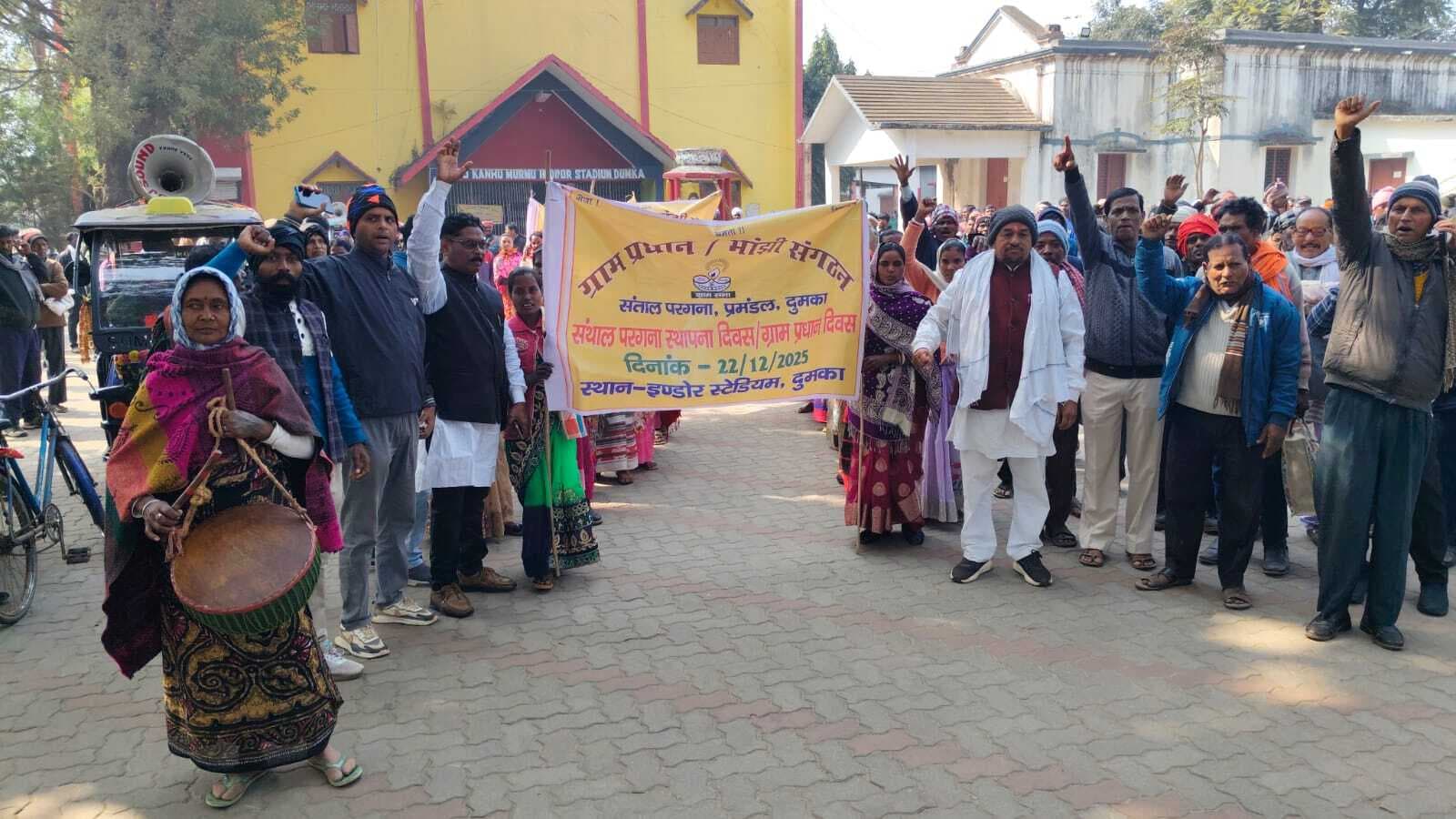 10 सूत्री मांगों को लेकर ग्राम प्रधानों ने निकाली रैली