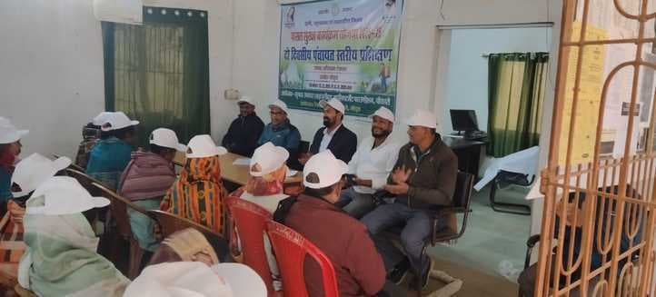 पंचायत स्तरीय फसल सुरक्षा प्रशिक्षण में फसल बचाव की दी गयी जानकारी