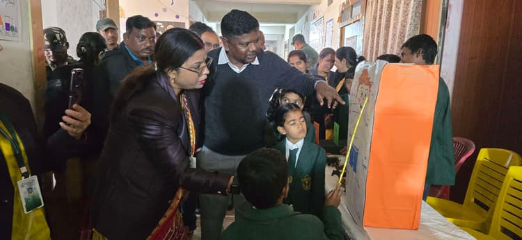 Chaibasa News : प्रदर्शनी से विकसित होती वैज्ञानिक सोच: विधायक