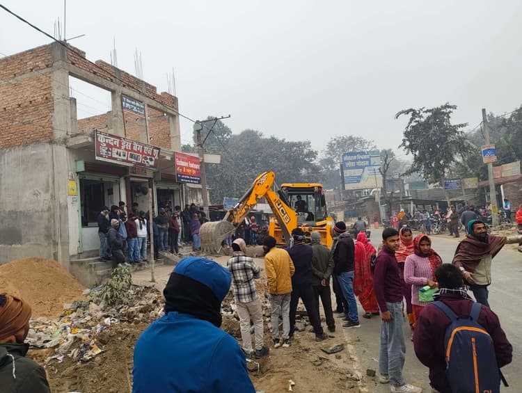 Samastipur : बुलडोजर एक्शन से कल्याणपुर अस्त-व्यस्त