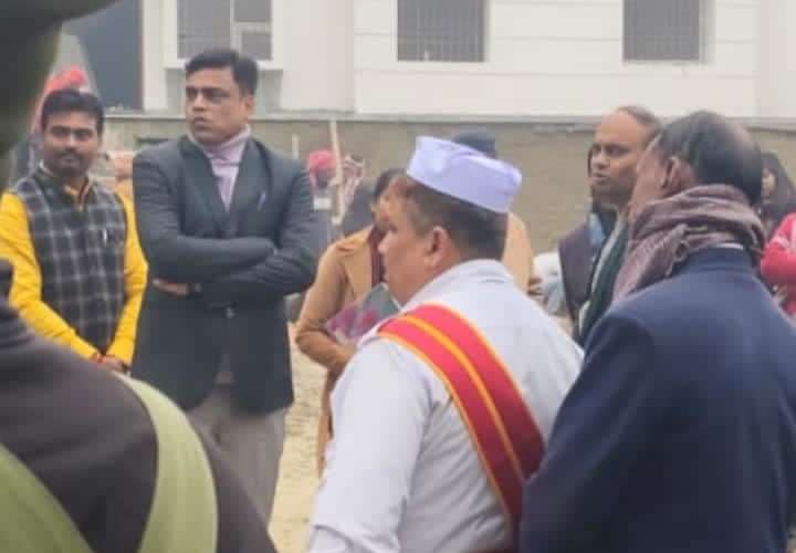 Samastipur : डीएम ने ताजपुर में निर्माणाधीन परियोजनाओं का किया निरीक्षण