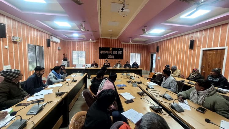 सभी किसानों से संपर्क कर बिक्री योग्य धान खरीदें : डीएम