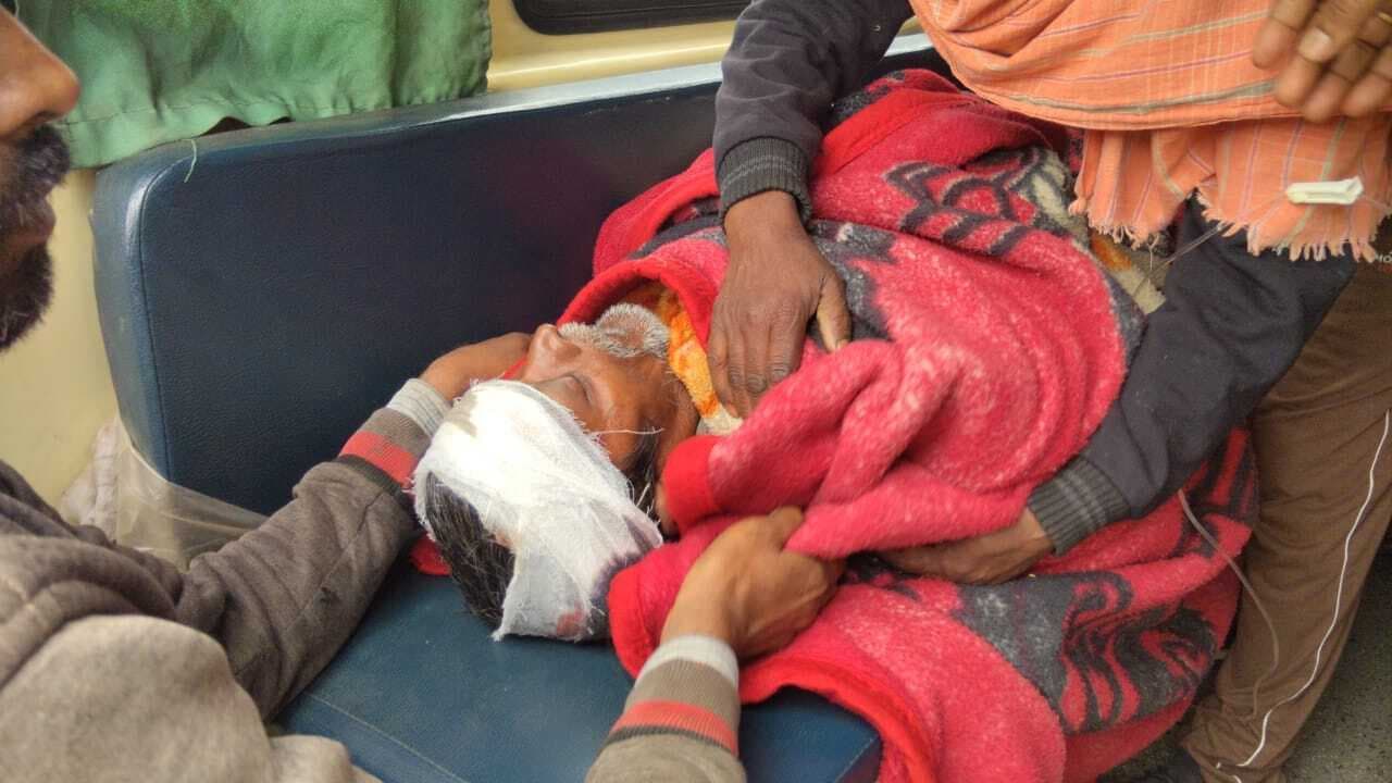 पुआल की टाल से गिरकर वृद्ध जख्मी, रेफर