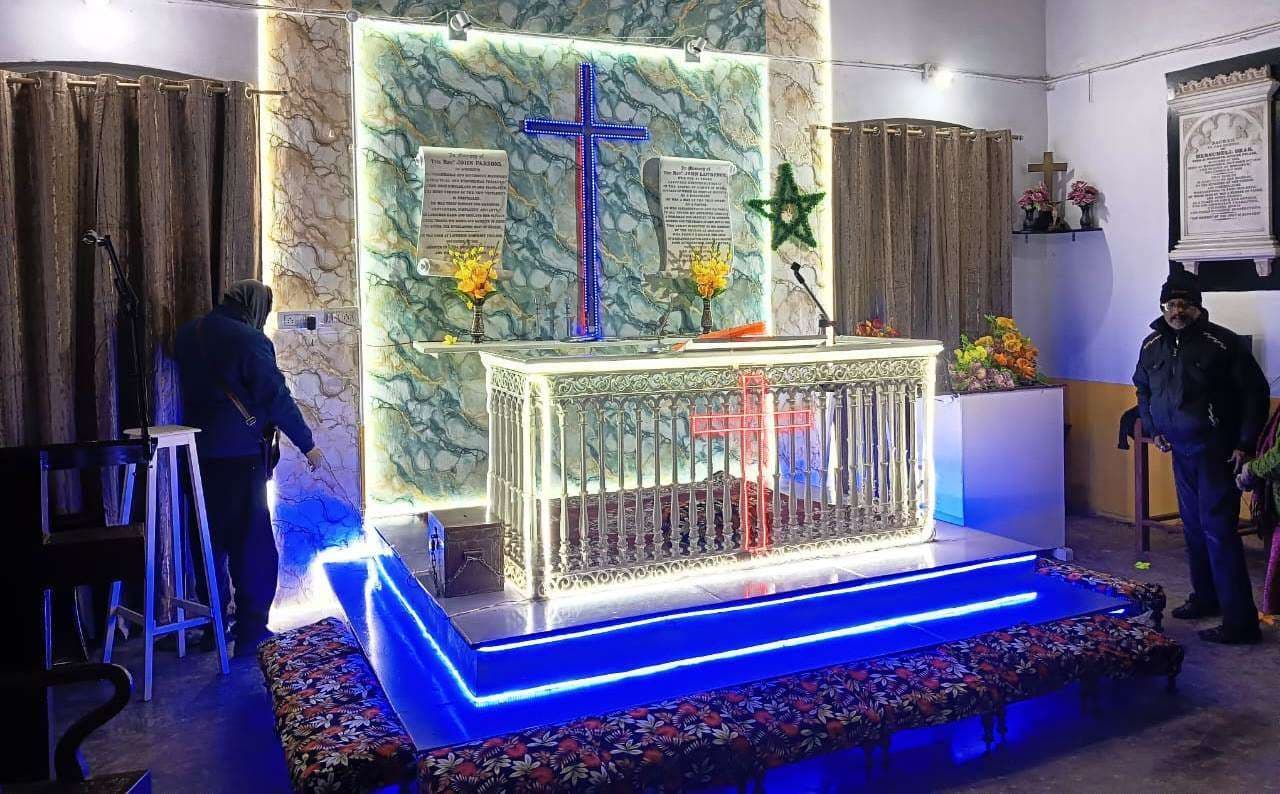 सज गया क्रिसमस का बाजार, चर्च में सजावट को दिया जा रहा अंतिम रूप