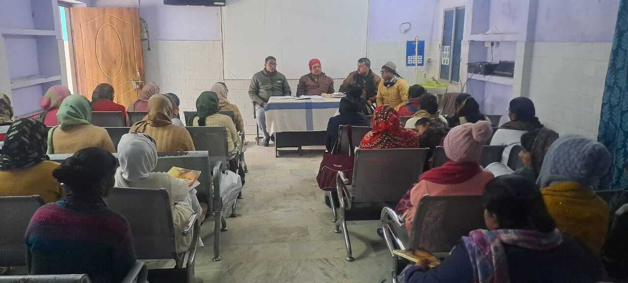 ड्यूटी के दौरान यूनिफॉर्म में रहे एएनएम- डॉ वरुण