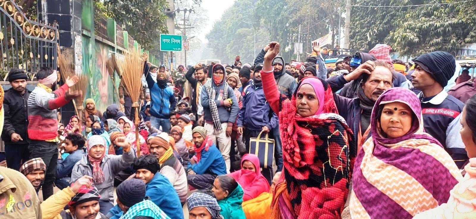 आज से अनिश्चितकालिन हड़ताल पर जायेंगे निगम के सफाईकर्मी