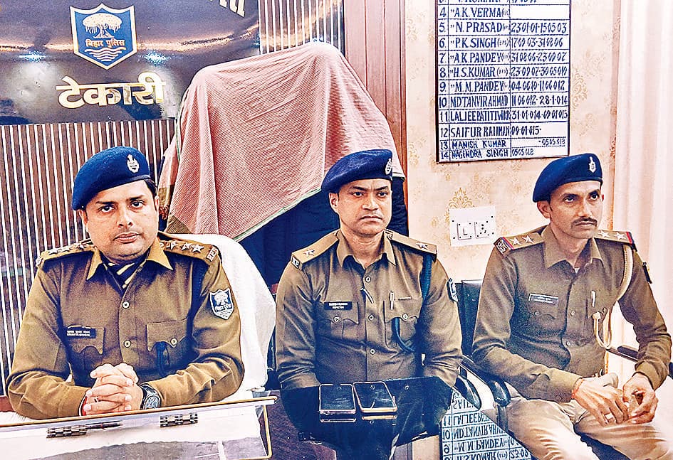 Gaya News : गया-गोह मार्ग पर डीटीओ बनकर अवैध वसूली करते तीन गिरफ्तार