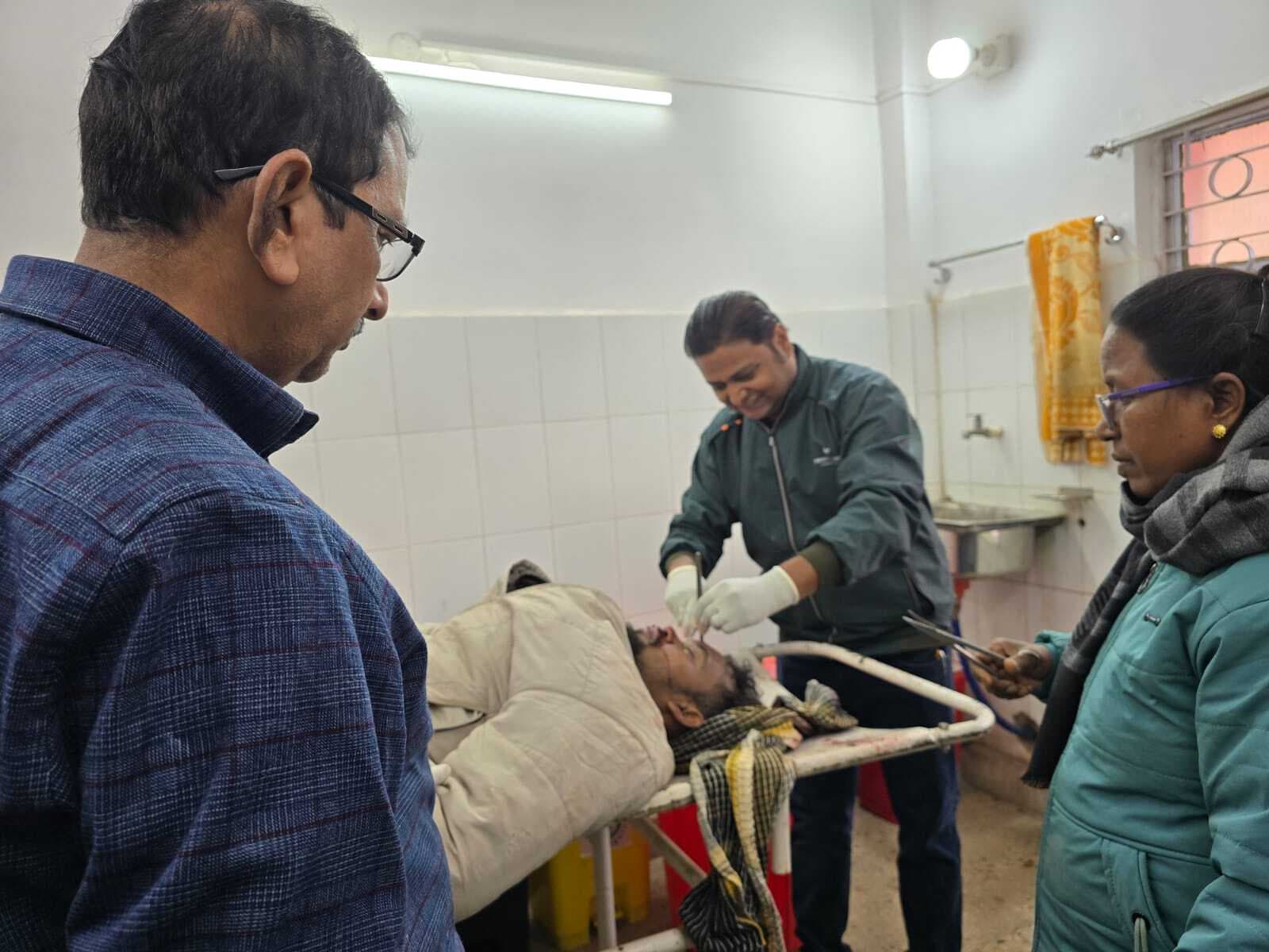 हादसा : अज्ञात वाहन के धक्के से बाइक सवार गंभीर रूप से घायल