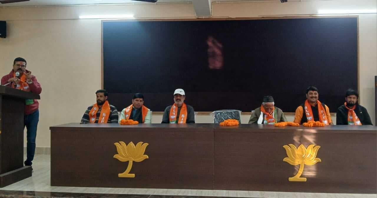 Deoghar News : एसआइआर को जन-जन तक पहुंचाने पर मंथन, गलतफहमियां दूर करने का आह्वान