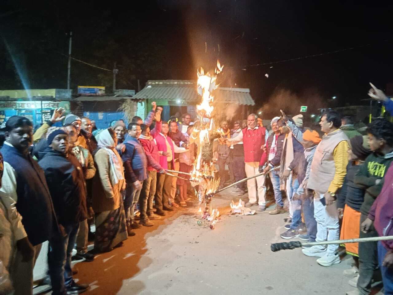 बांग्लादेश के प्रधान सलाहकार मो युनूस का पुतला फूंका