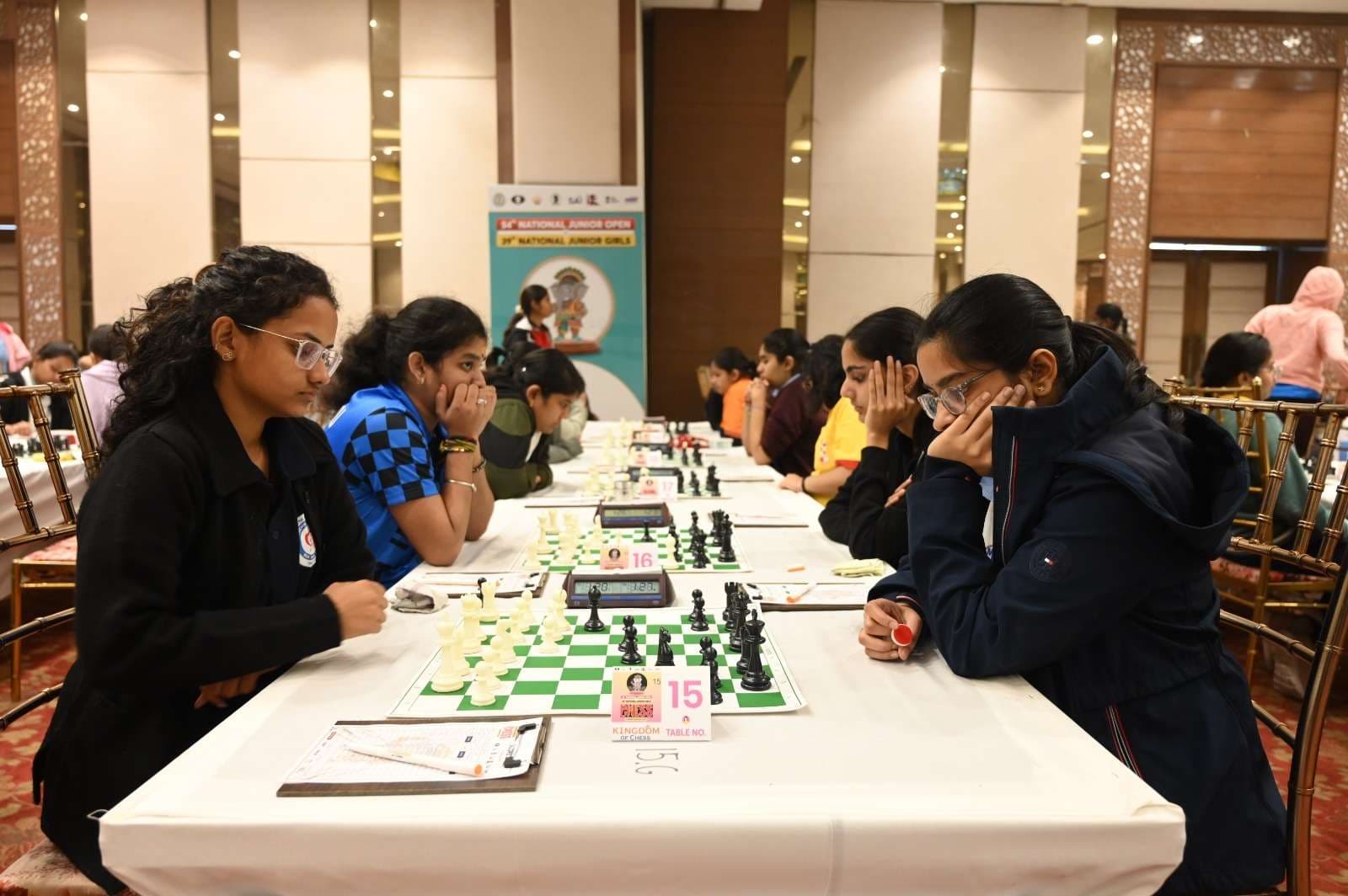 Under 19 National Chess Tournament :  शुभी गुप्ता व इथन वाज खिताब के करीब