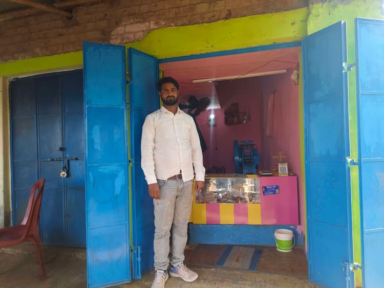 ज्वेलरी दुकान का एस्बेस्टस तोड़कर नकदी व जेवरात की चोरी