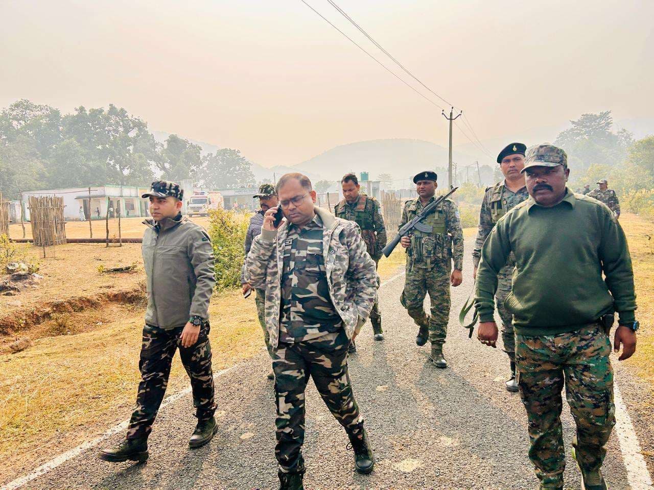 Giridih News: एसपी ने पीरटांड़ के नक्सल प्रभावित इलाकों का किया दौरा