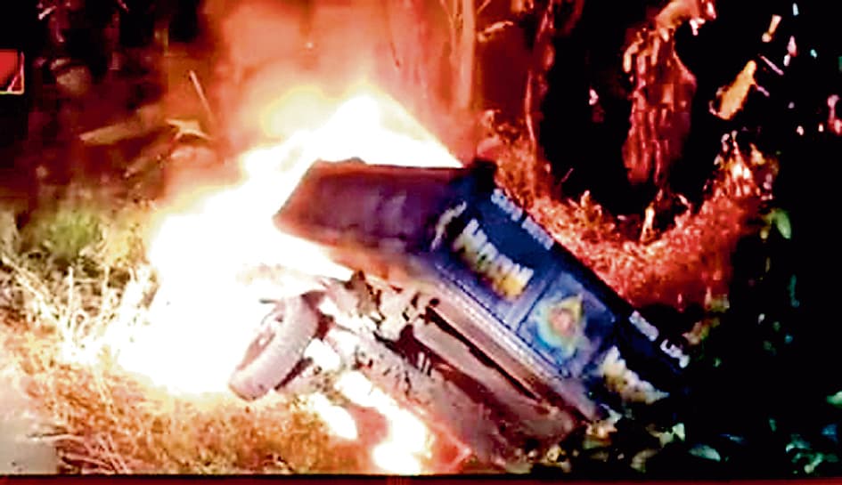 नाबालिग से यौन उत्पीड़न नाराज भीड़ ने वाहनों में की तोड़फोड़