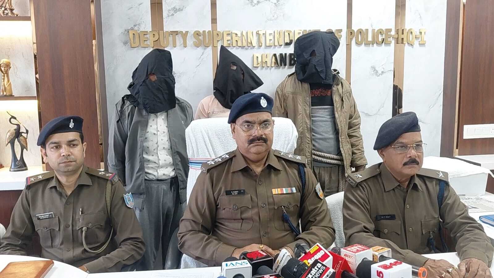 Dhanbad News: एलएनटी कंपनी के स्टोर व क्रशर में हुए लूटपाट का उद्भेदन, तीन गिरफ्तार