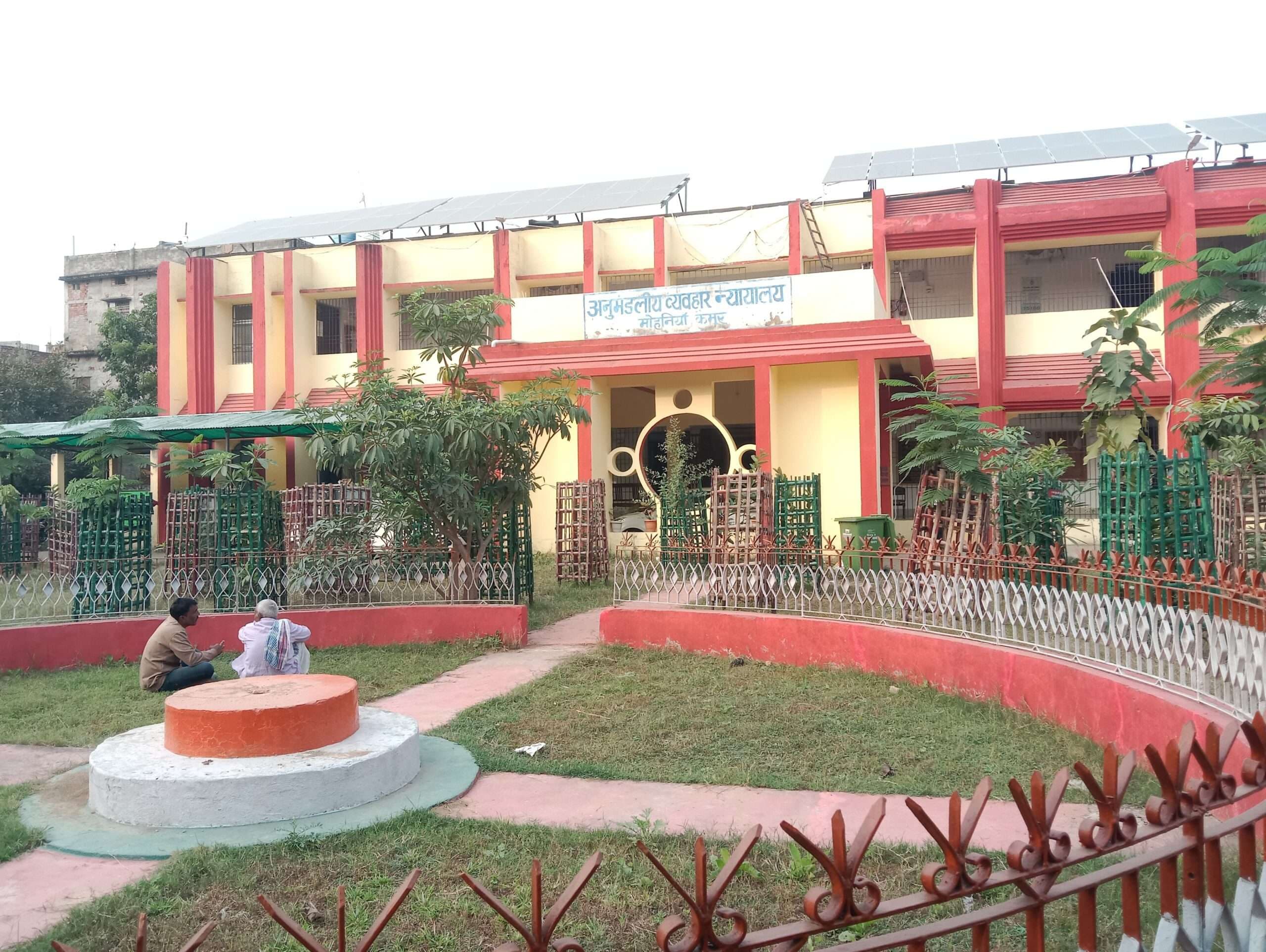 हाइमास्ट लाइट की दुधिया रौशनी से जगमग होगा सिविल कोर्ट परिसर