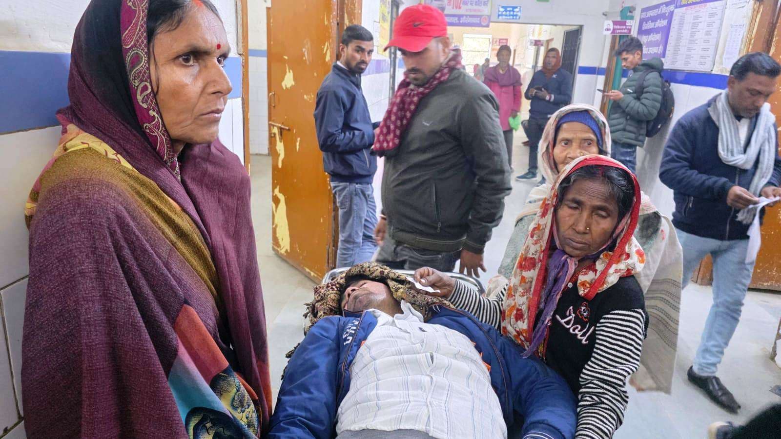 आमने-सामने टकराई दो बाइकें, दो युवक घायल