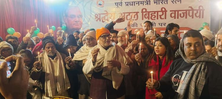 Motihari: सांसद ने किया अटल चौक का उद्घाटन, अटल पथ पर दो किमी दीपोत्सव